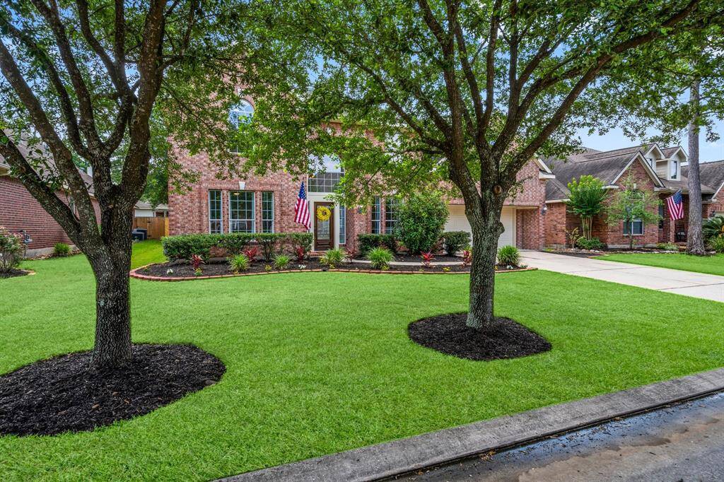 Beautifully kept home featuring a warm entry and mature landscaping in a highly sought-after neighborhood.
