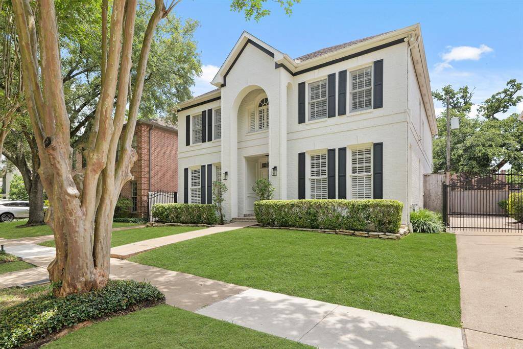 Additional gated access on the opposite side of the home—ideal for extra parking, security, or service entry.