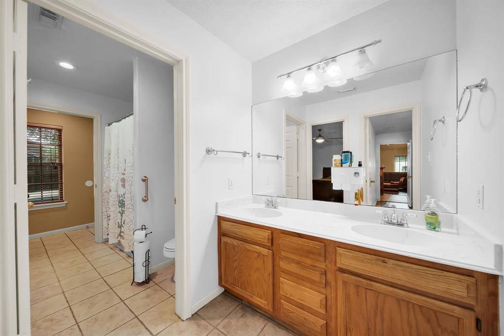 Jack and Jill bathroom between second and third bedrooms