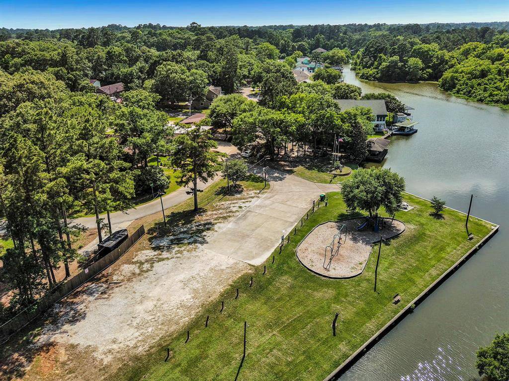 Community has boat ramp and playground.