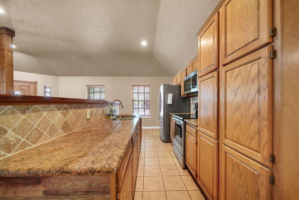 Kitchen with all appliance included.