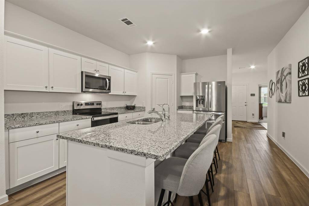 Spacious Island Kitchen
