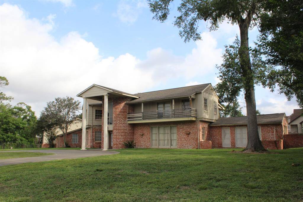 Welcome to 3603 Rio Vista St. In the beautiful Riverside Terrace