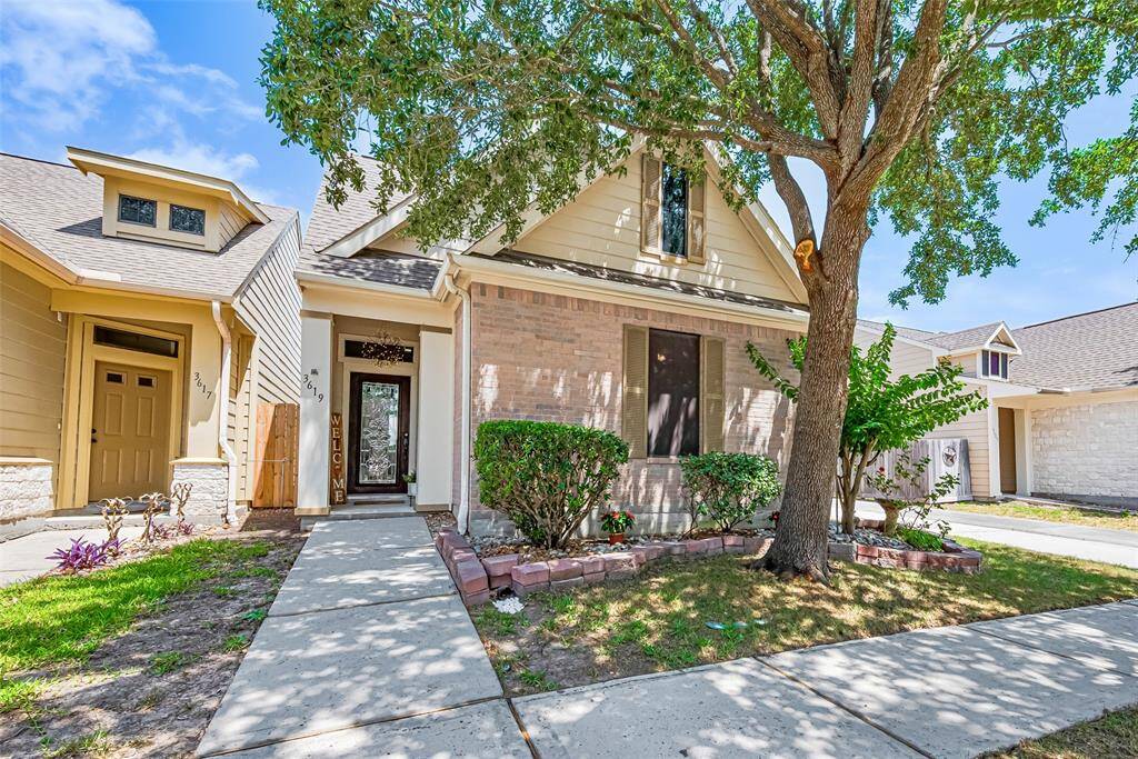 Fantastic one story patio home in a 24 hr manned guard gated community.