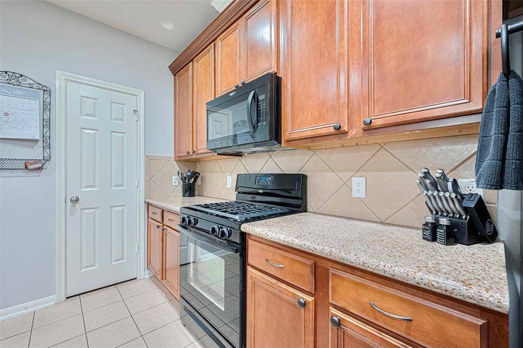 Great size walk in pantry.