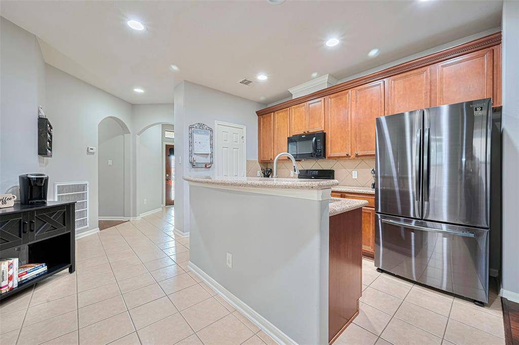 Recessed lighting really brightens up the space.