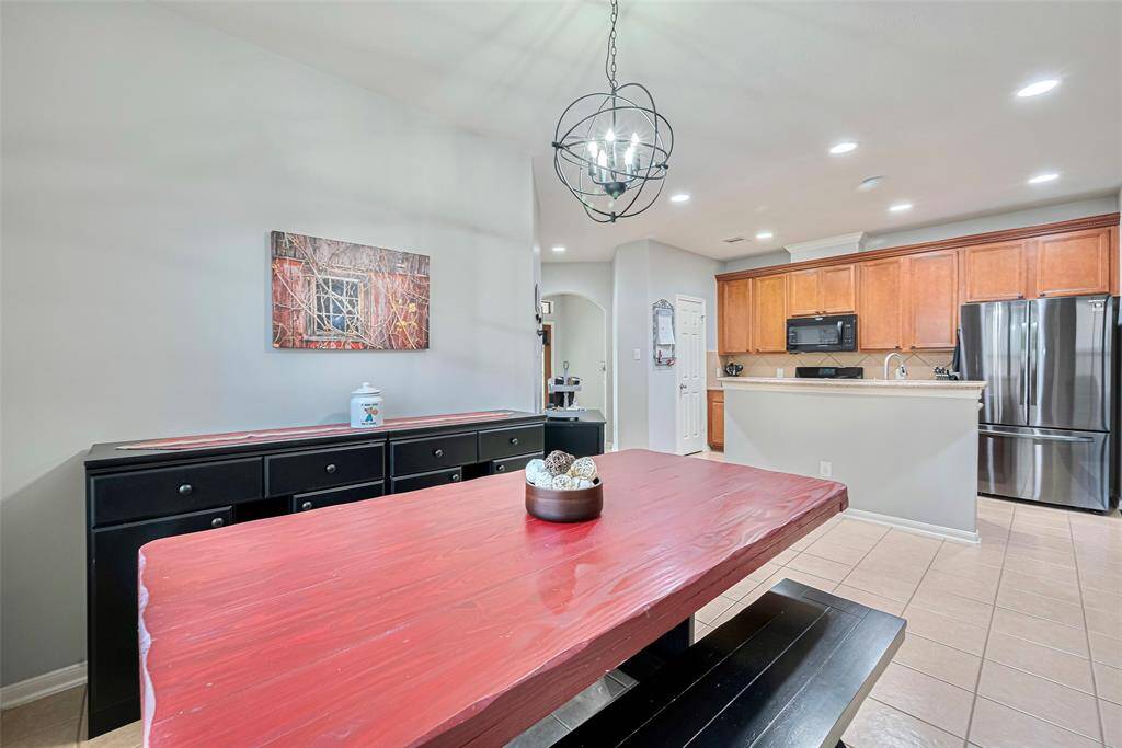 Seller have large furniture in the breakfast room and still have plenty of room.