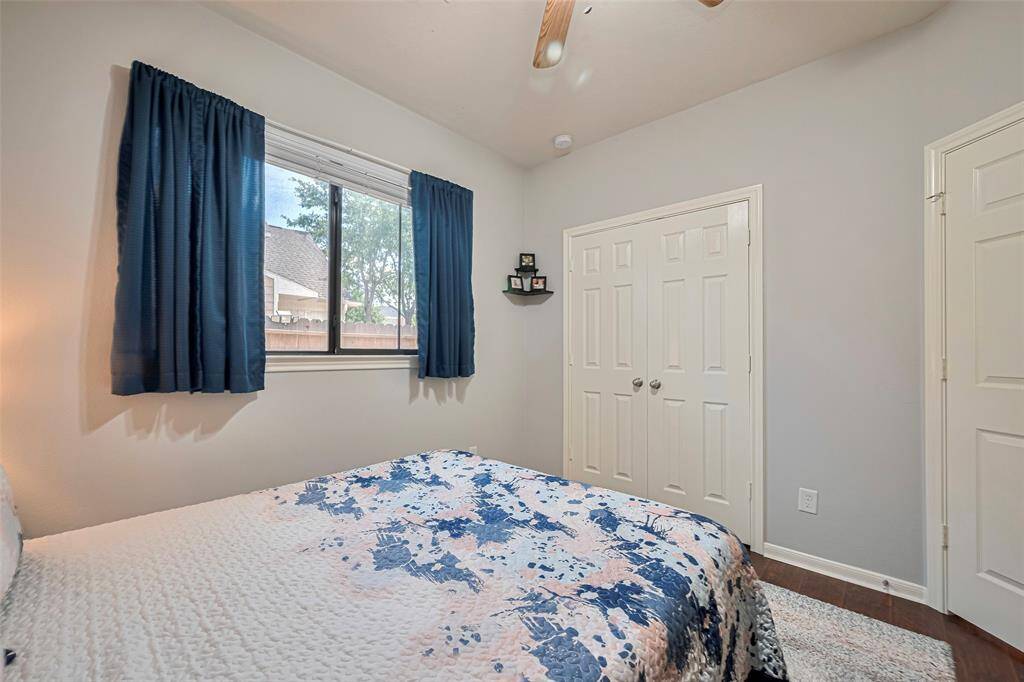 Double door closet in this bedroom.