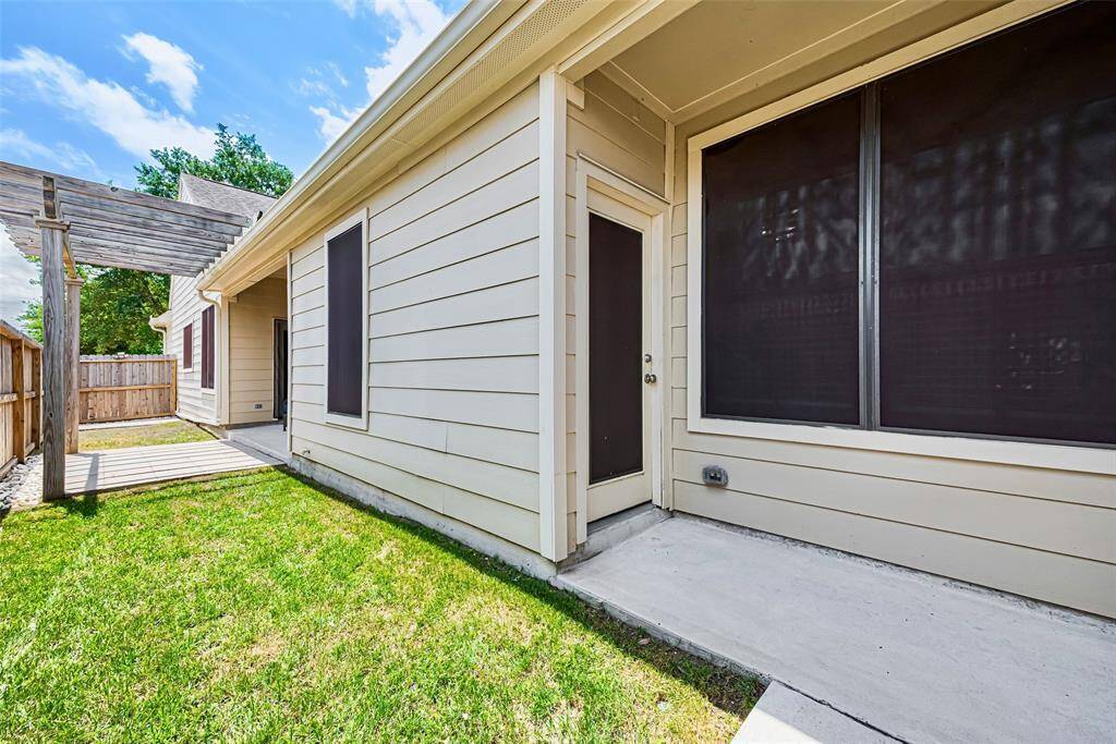 Garage entry.  Entire side yard is all fenced in.