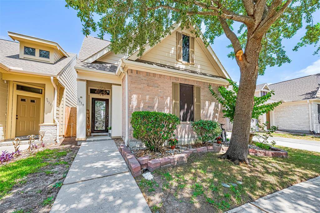 1 mile from 99. 3 miles or so from 45. Close to Bush IAH and Exxon campus. Signature Kroger and huge Regal Theatre are minutes away.