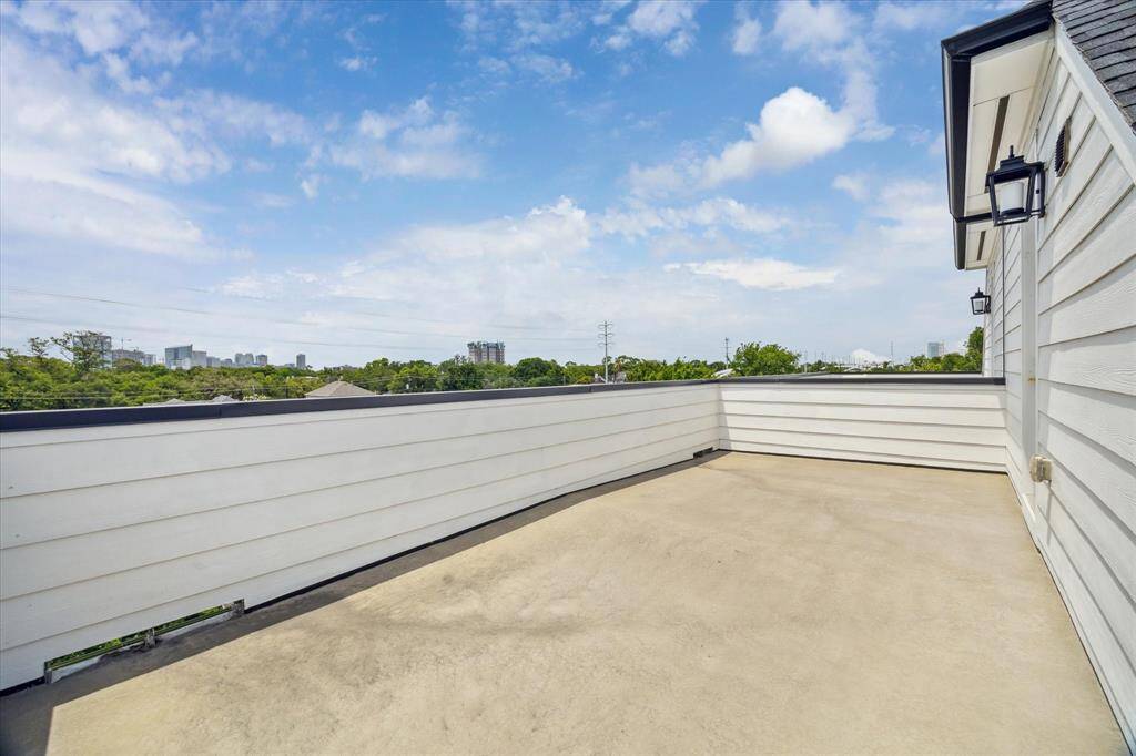 Make 4506 Yupon your new home and you'll be watching 4th of July fireworks from this great space!