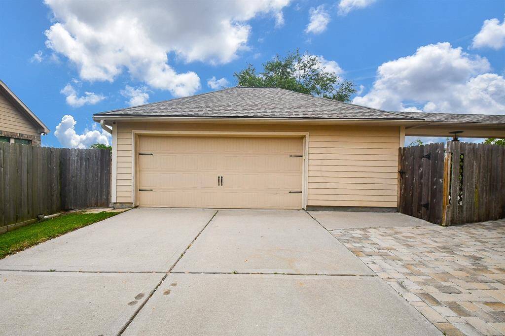 A garage that does more—tucked away for privacy, with space for your weekend projects, extra storage, or just plenty of room for guests to park and stay awhile.