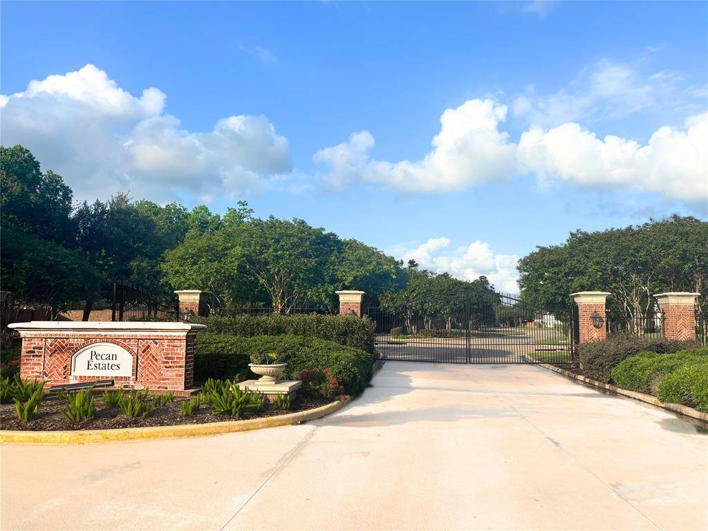 The gated Pecan Estates