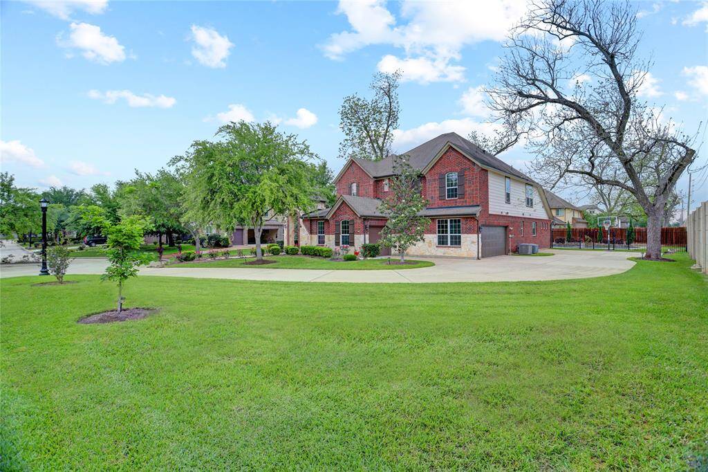 Massive lot and driveway