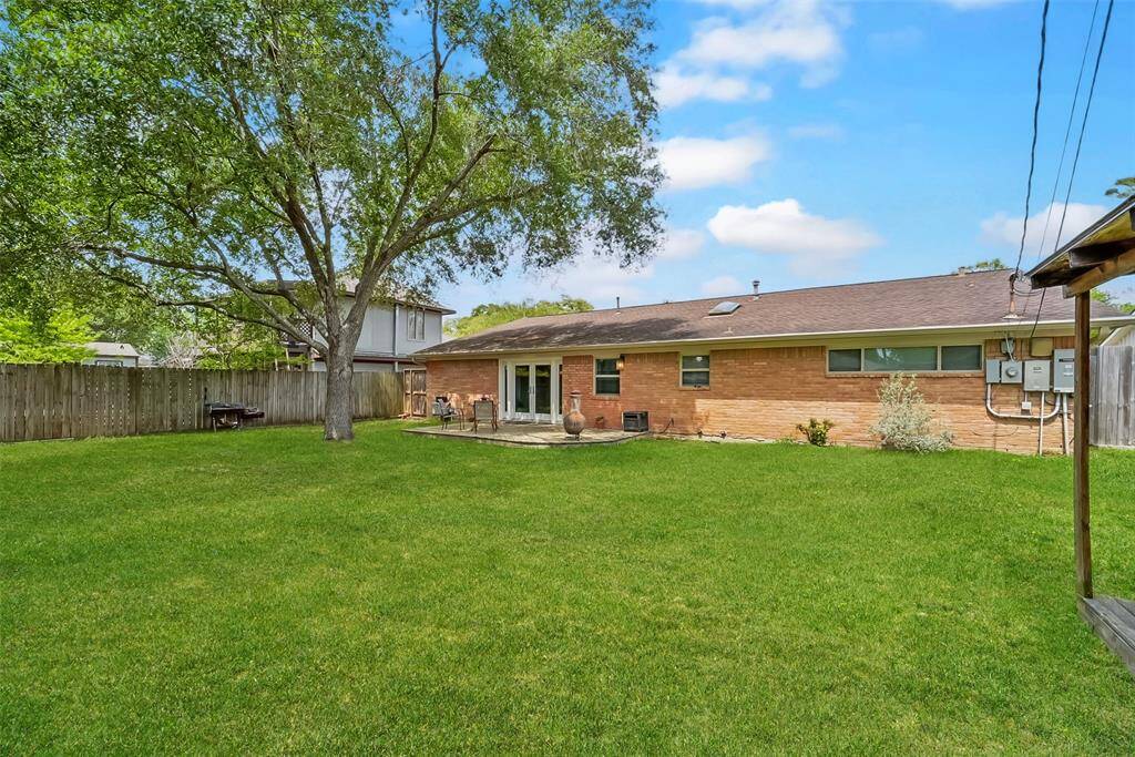 PLENTY OF SPACE FOR A SWING SET OR TRAMPOLINE.