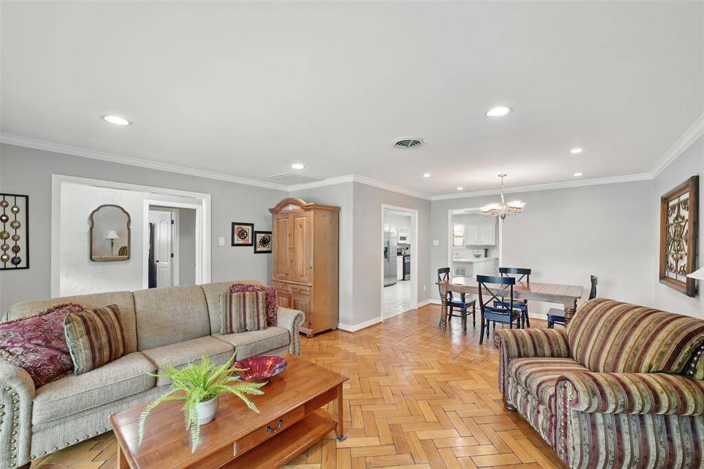 THE FORMAL LIVING AREA OPENS UP TO THE FORMAL DINING ROOM, PERFECT FOR HOSTING FAMILY GATHERINGS.
