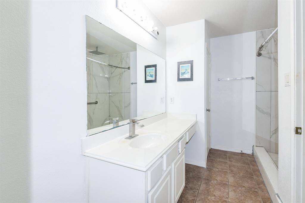 2ND BATHROOM