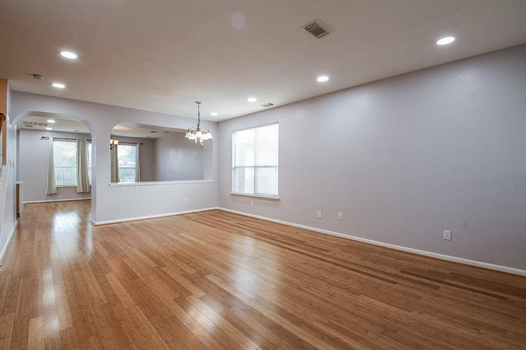LIVING / DINING