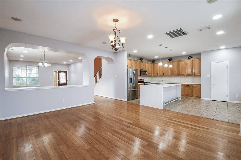 DINING/KITCHEN
