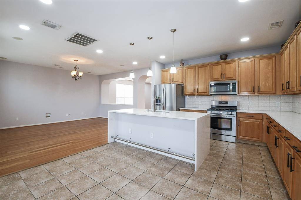 KITCHEN / BREAKFAST