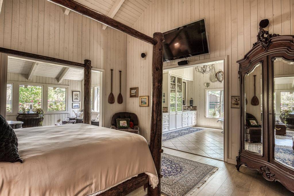Private and cozy sitting room in primary suite