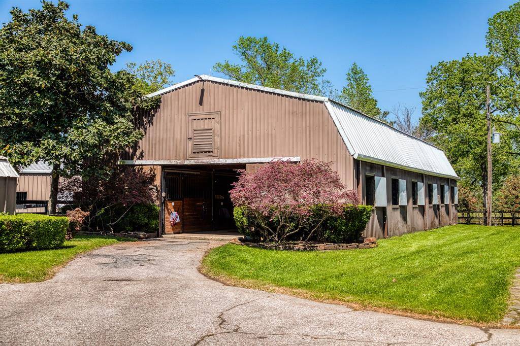 Main Barn 6 stalls, tack room 1/2 BA, lounge, office