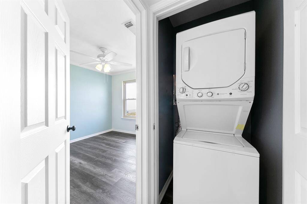 washer dryer included