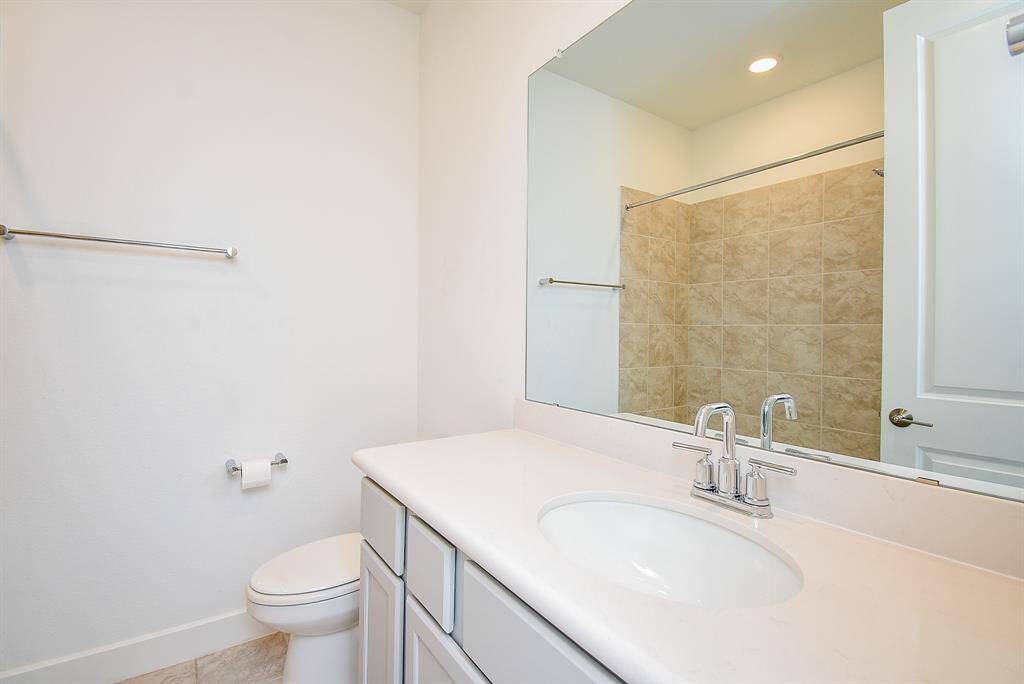 Convenient downstairs bathroom featuring modern finishes and a spacious design.