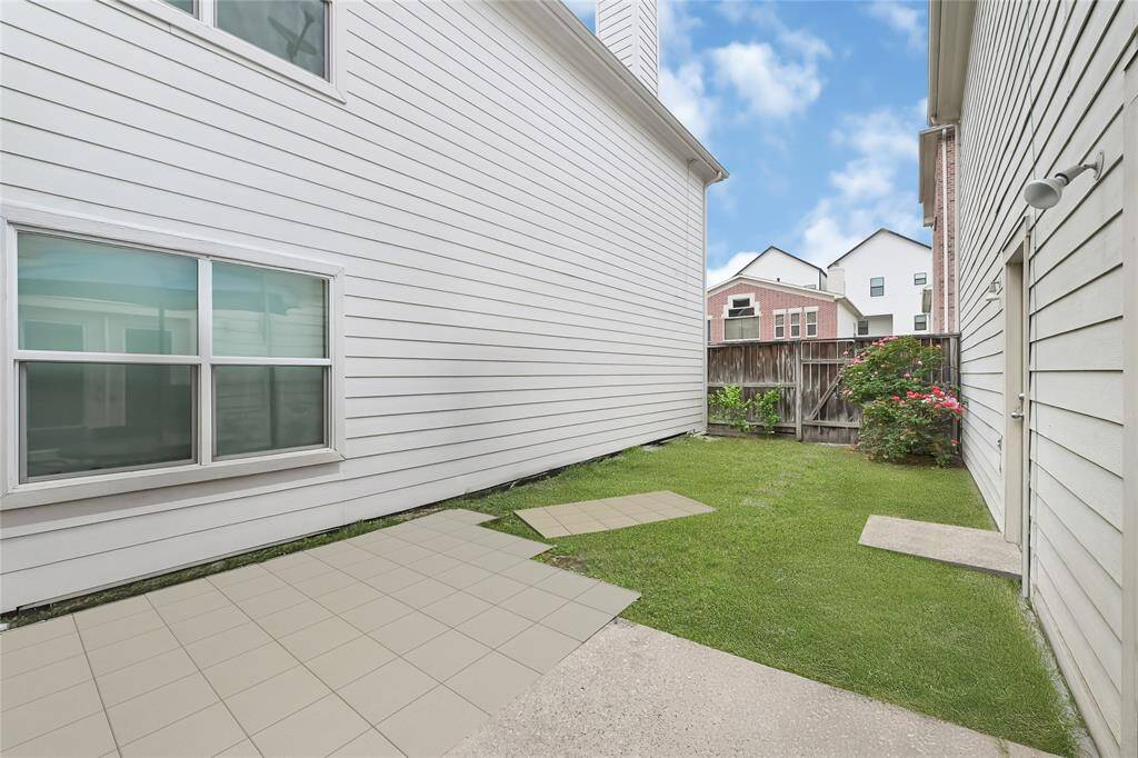 Virtual photo showing footprint of yard