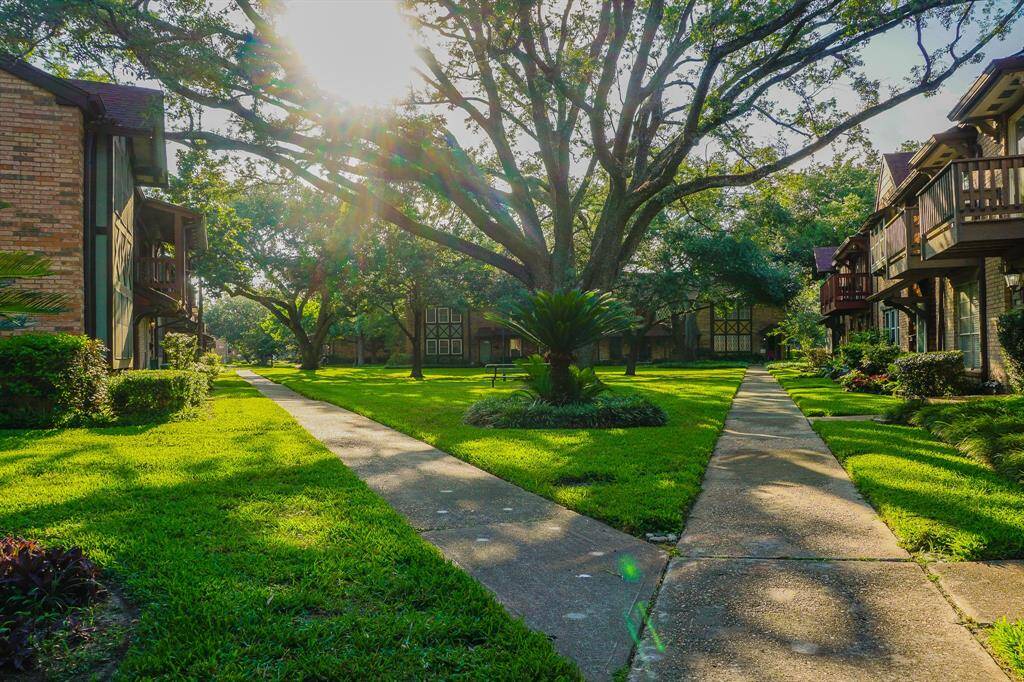 Take a stroll through these beautiful green spaces.