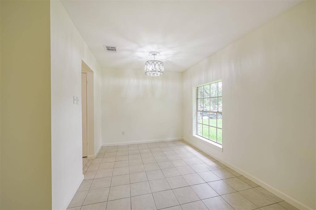 Dining room.