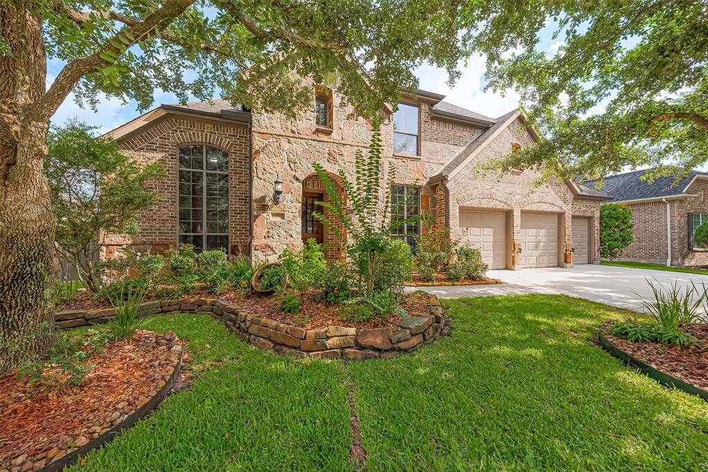 Welcome to 11907 Wind Cove Place Court, Humble, Texas 77346