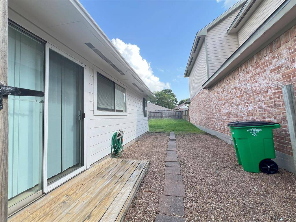 Side patio
