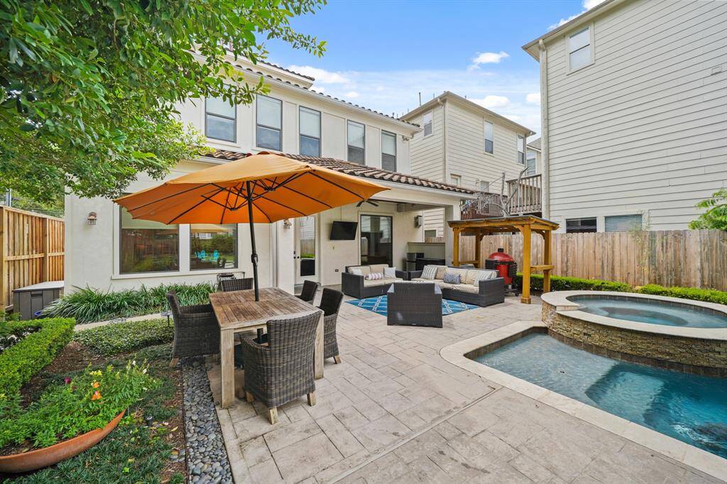 Make memories with family and friends on this beautiful patio! As a bonus the "Egg Grill" will stay with the home!