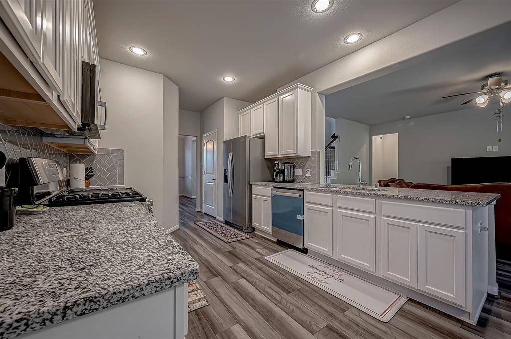 Step into the modern kitchen, where sleek design meets functionality, offering a well-equipped space and ample storage for a seamless cooking experience. From hosting dinner parties to whipping up meals, this kitchen is equipped to inspire your inner chef and make every moment spent cooking a true pleasure.