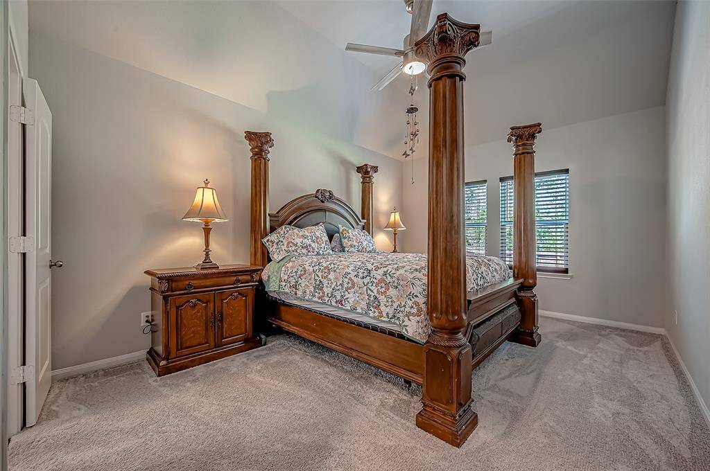 Spacious primary bedroom with an ensuite bathroom and a full entry closet offersendless possibilities for your own comfort. The carpeted floors add a cozy and warm touch, providing comfort underfoot. The spacious full entry closet offers ample storage space, allowing for organized and convenient access to your wardrobe.