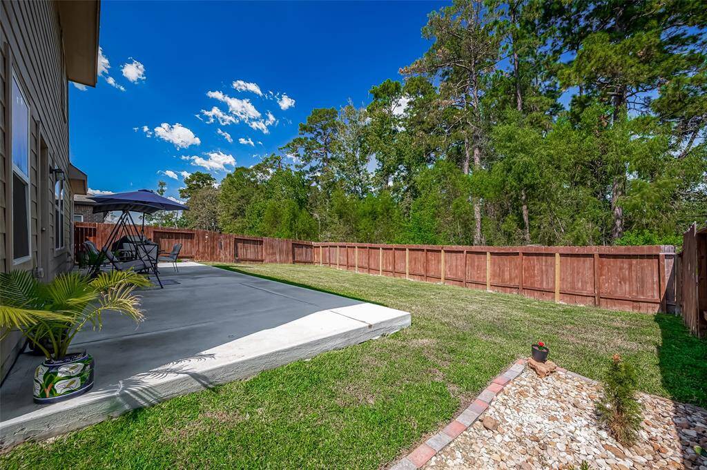 This is one of the few lots in the neighborhood where you can enjoy the peace, privacy and quiet of NO BACK NEIGHBORS!
