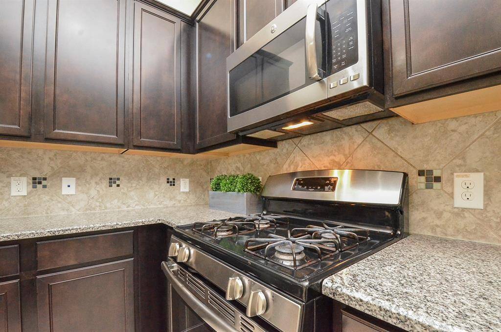 Beautiful granite counters, backsplash and gorgeous cabinentry