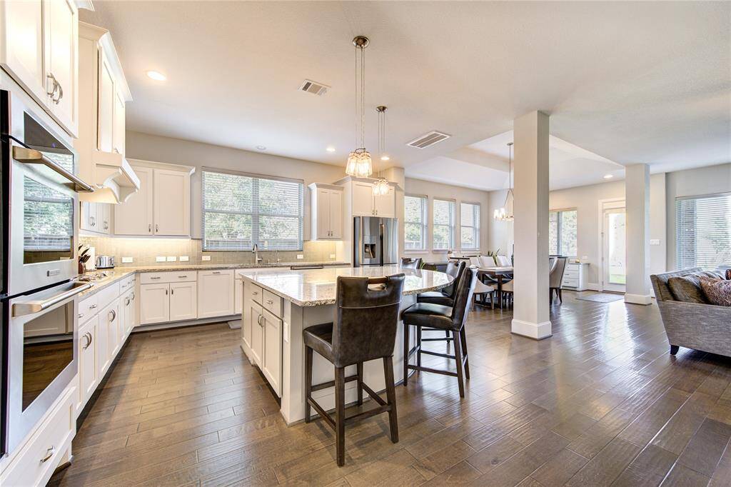 Another view of the kitchen/bar