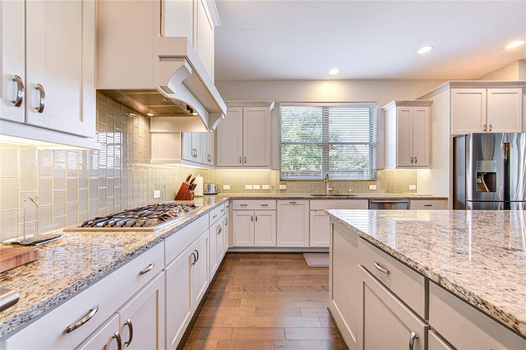 A very spacious kitchen with gas range cooktop, and plenty of cabinets