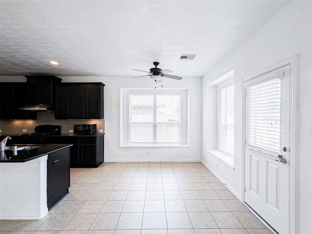 Breakfast room next to the kitchen