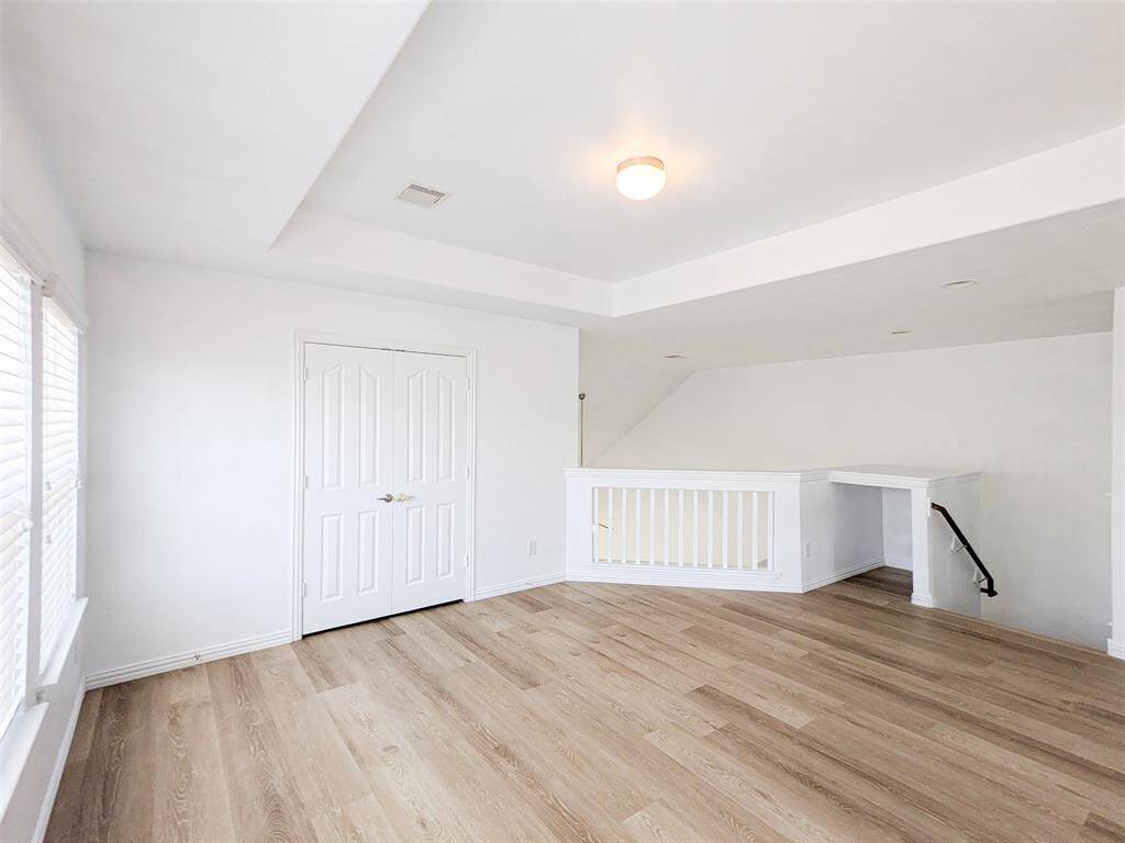 Huge game room upstairs