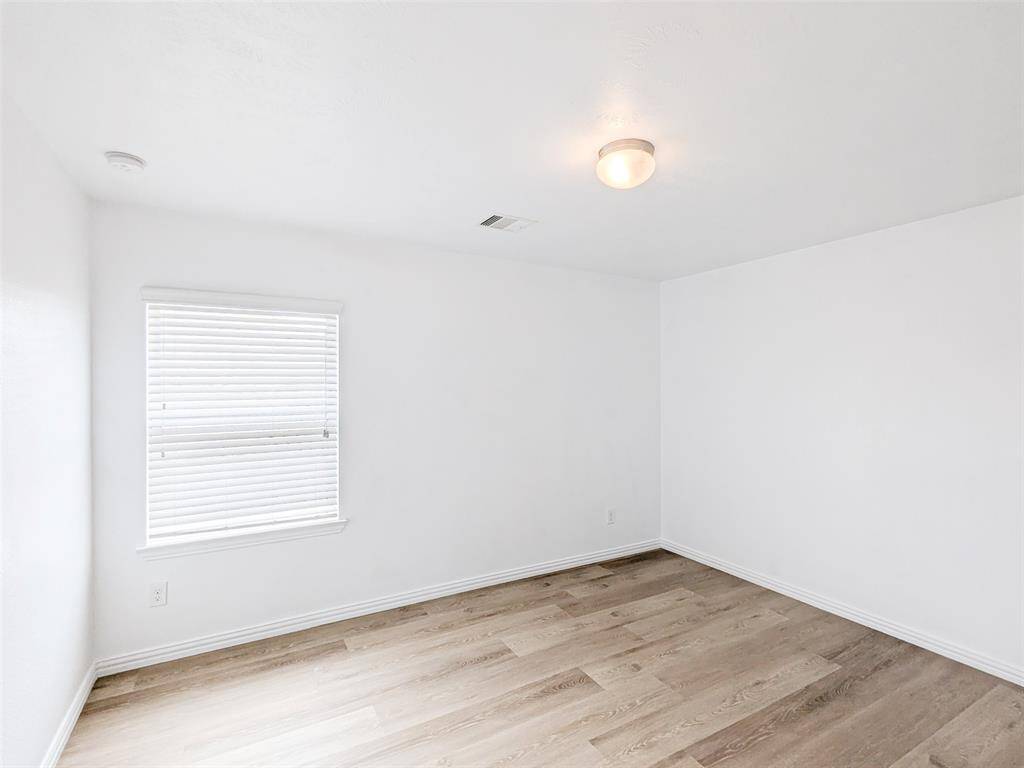 Secondary bedroom