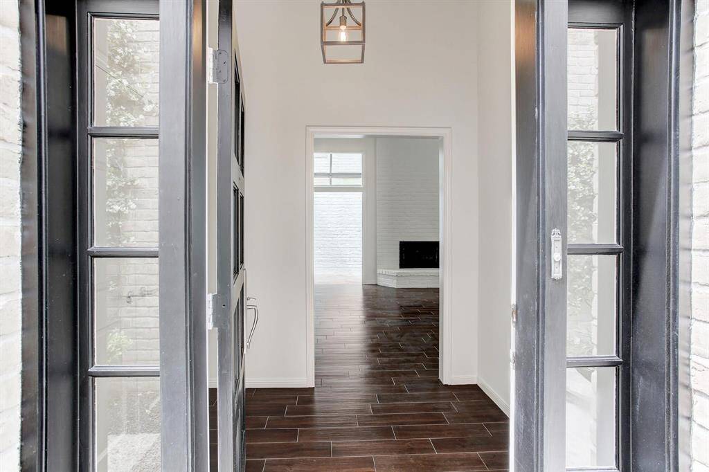 Gracious foyer. Inside, a large double door closet is located on the left.