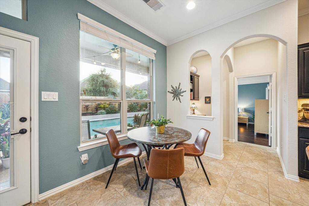 Light and bright breakfast area