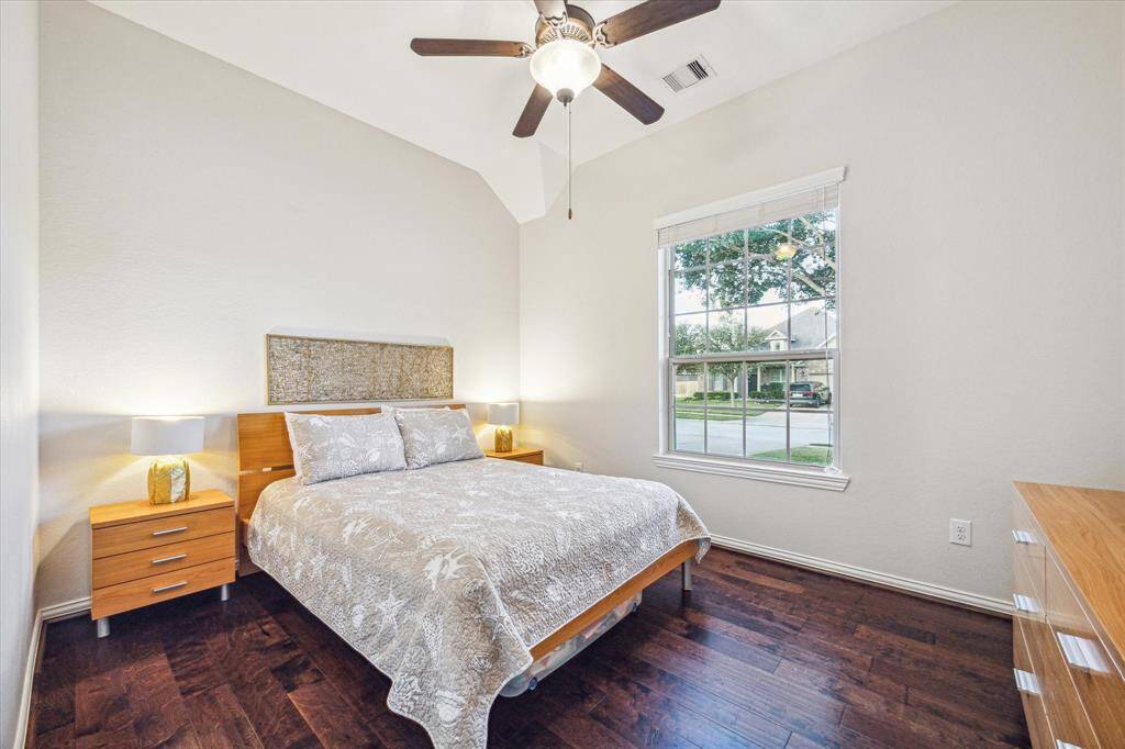2nd spacious bedroom with walk in closet
