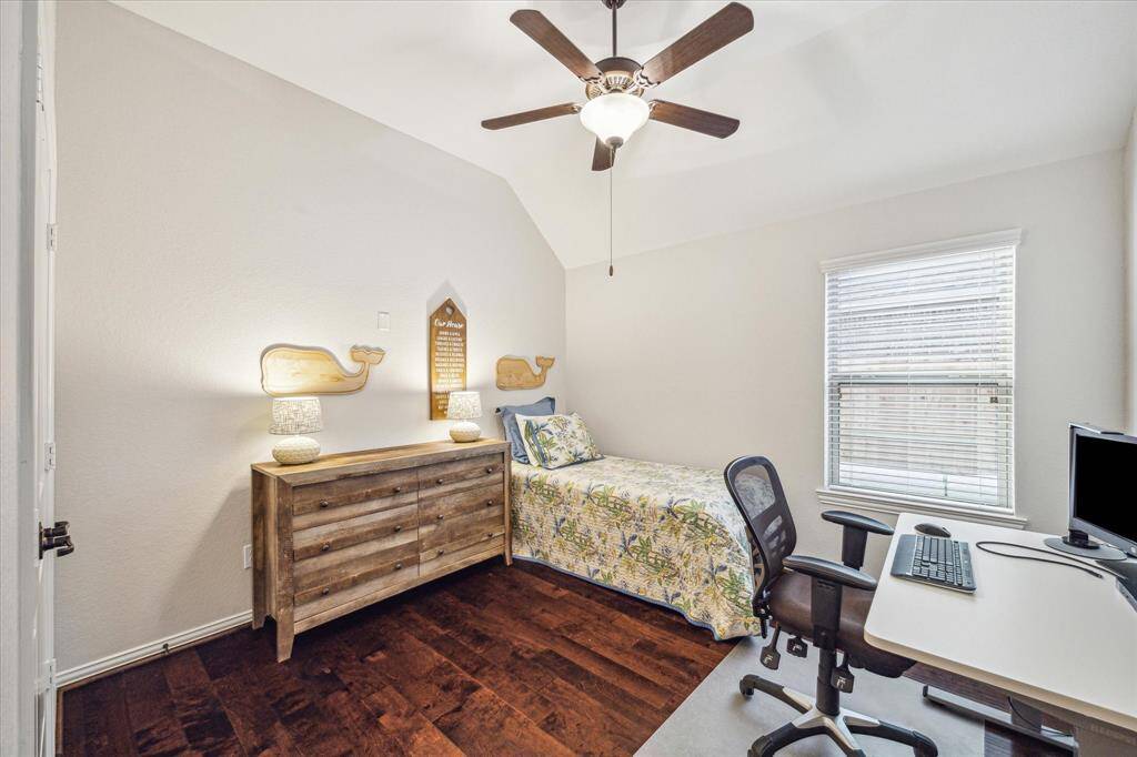 3rd bedroom that is also being used as an office
