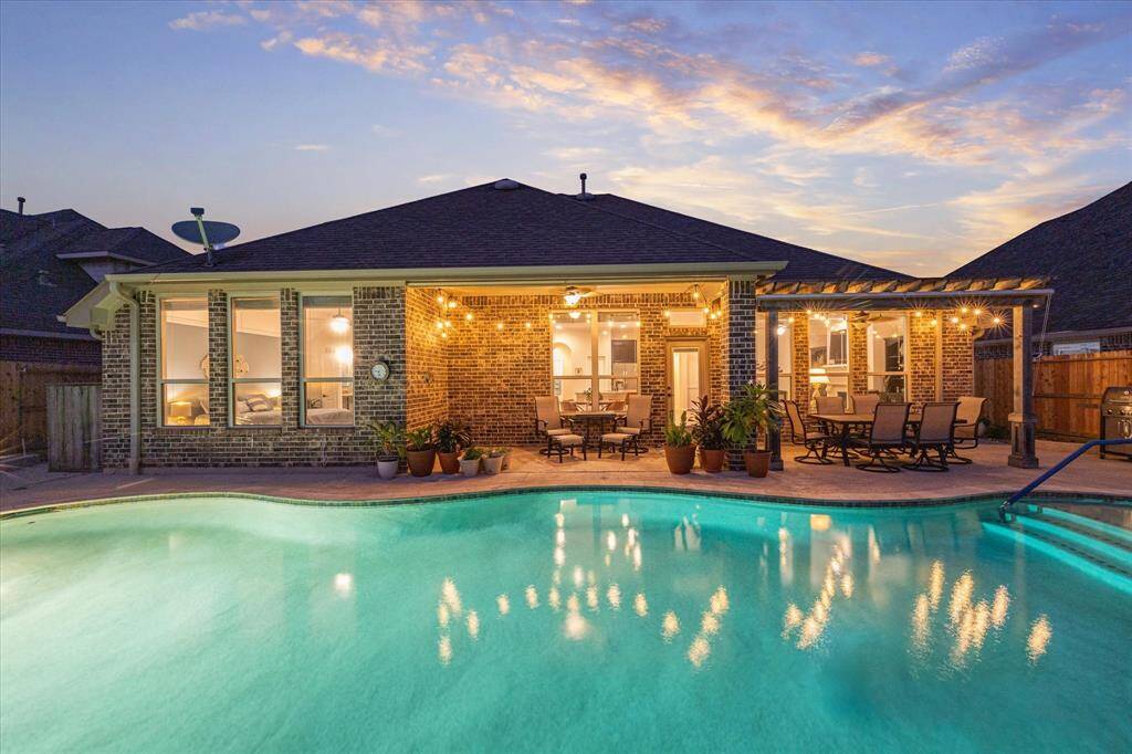 Covered patio perfect for entertaining