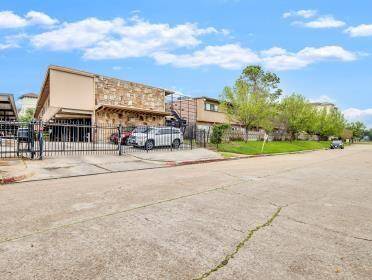 Hide-Away Condos in secure gated community convenient to Downtown and Medical Center.