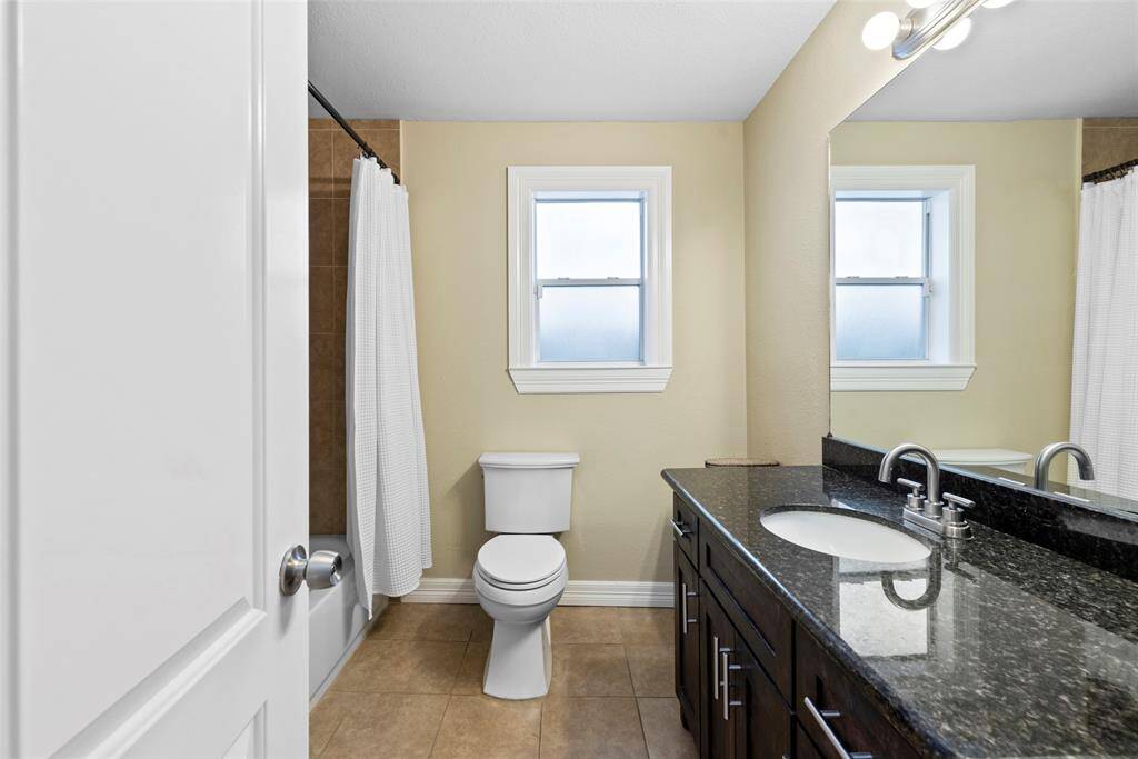 Spacious Bathroom